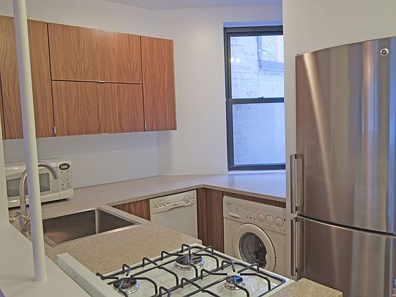 3rd image of 44 W 65th St APT 4B