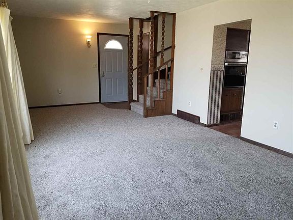 4th image of 802 S Cottonwood