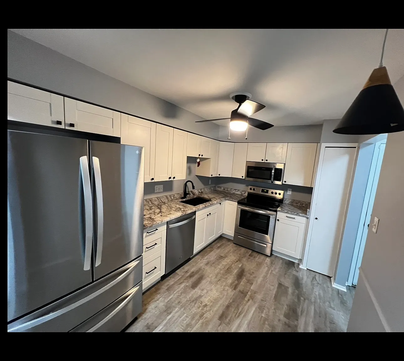 1150 Catalpa Dr — Photo 1