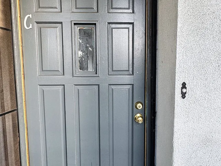 1009 E 2nd St #C — Photo 3