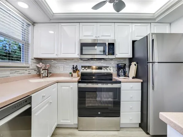 200 Forest Lakes BLVD #204, NAPLES, FL 34105