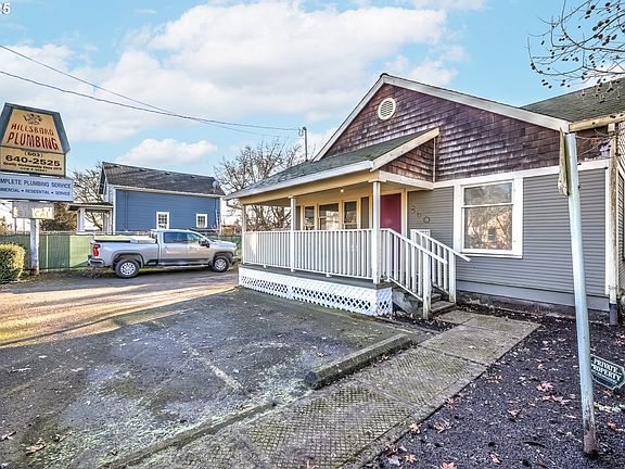 2nd image of 360 SE Oak St