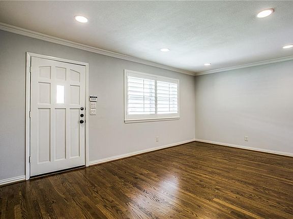 3rd image of 8922 Livenshire Dr