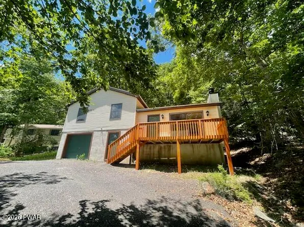 128 Saint Andrews Dr, Bushkill, PA 18324