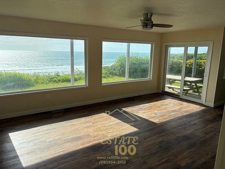 4407 Southwest Beach Avenue B 592FCL - 1 — Photo 1