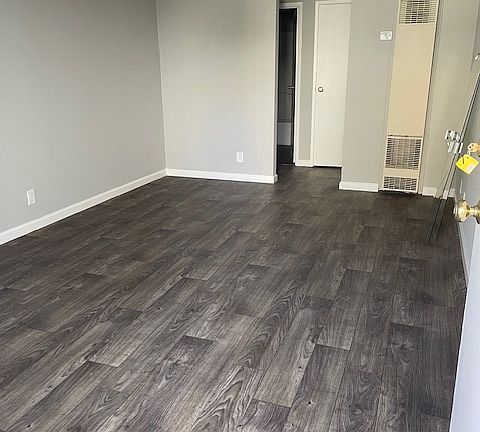 4th image of 260 N Capitol Ave #D641d73b3