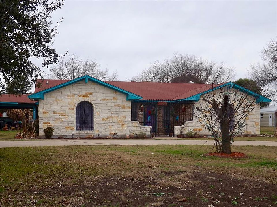 2nd image of 828 Childs Rd