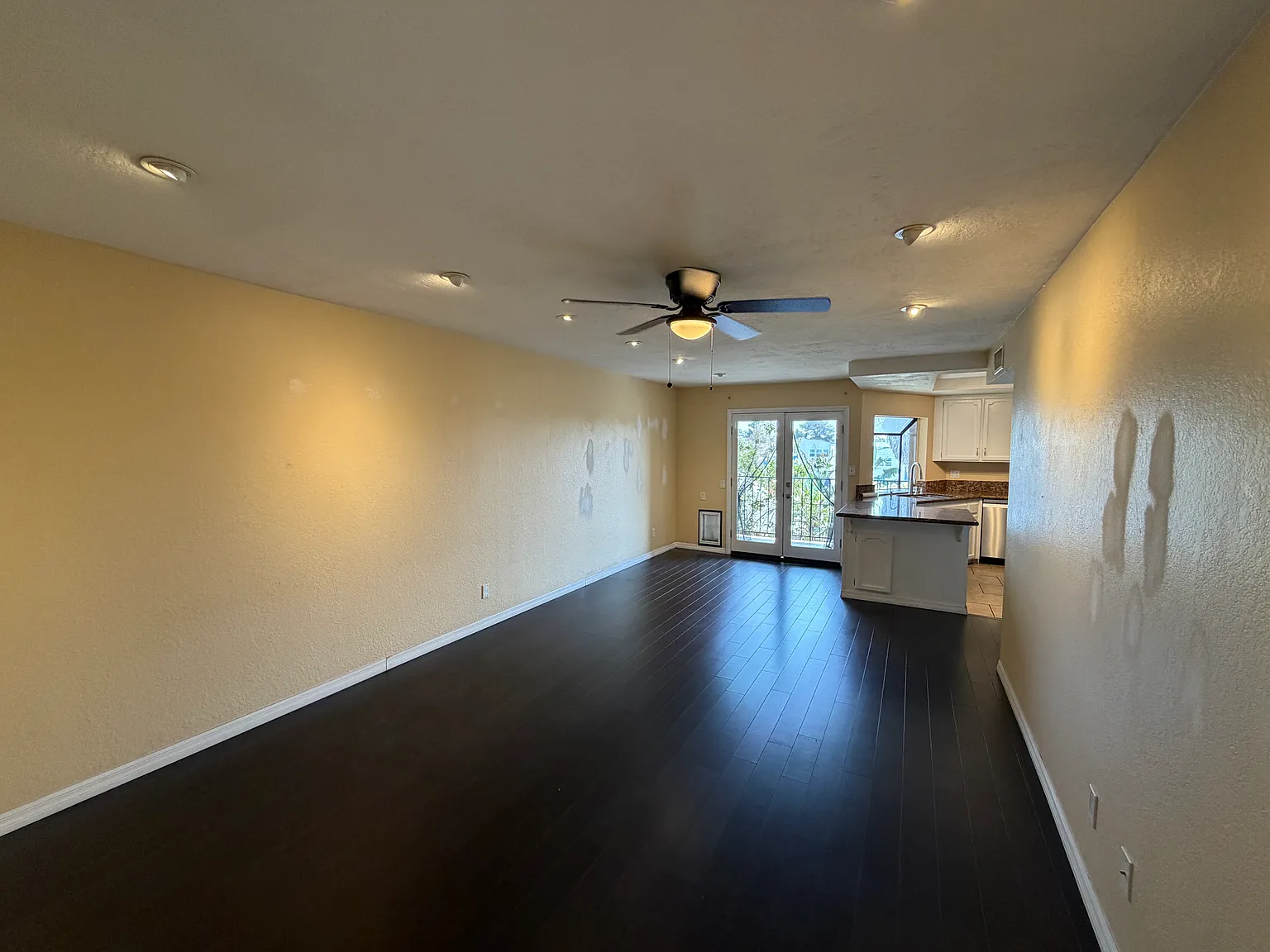 2 bed, 915 sqft, $2,495 — Photo 2