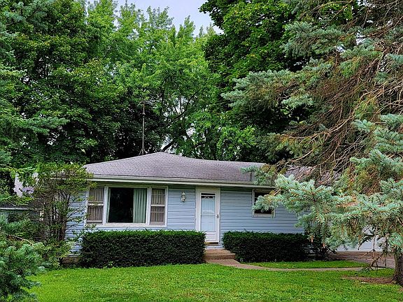 3rd image of 3482 Woodlawn Ave