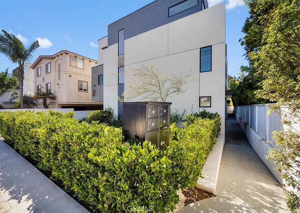 1st image of 615 Aviation Way