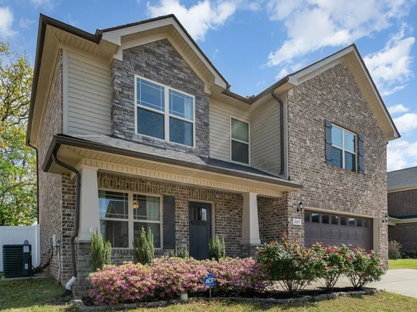 267 Edgefield Ct, Pleasant View, TN 37146