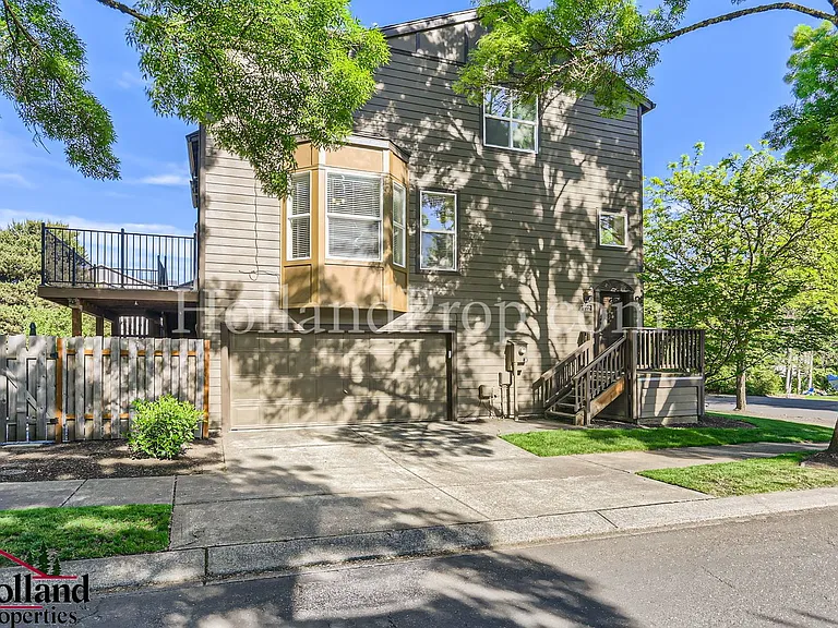 222 NE 76th Ave — Photo 2