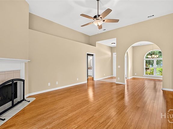 3rd image of 305 Silver Brook Circle