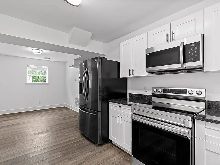 200 S Aster Ave #C — Photo 7