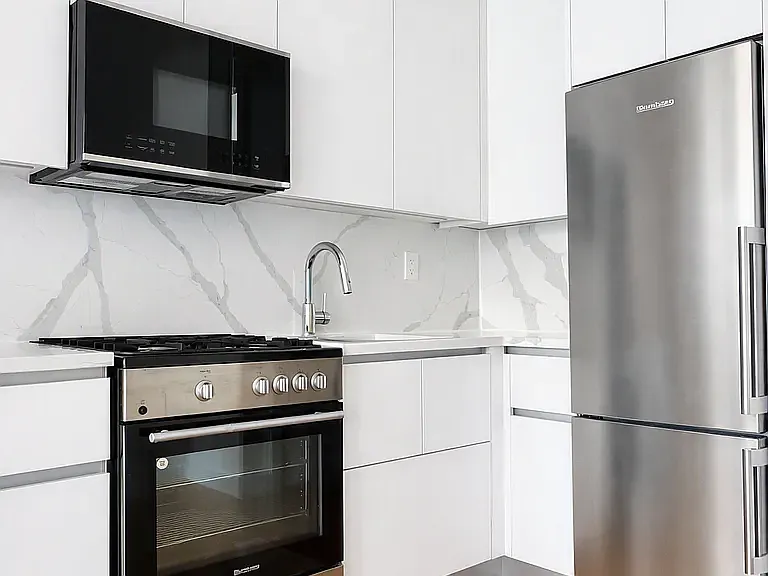829 9th Ave #4C — Photo 3