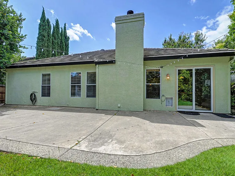 1690 Gill Dr — Photo 37