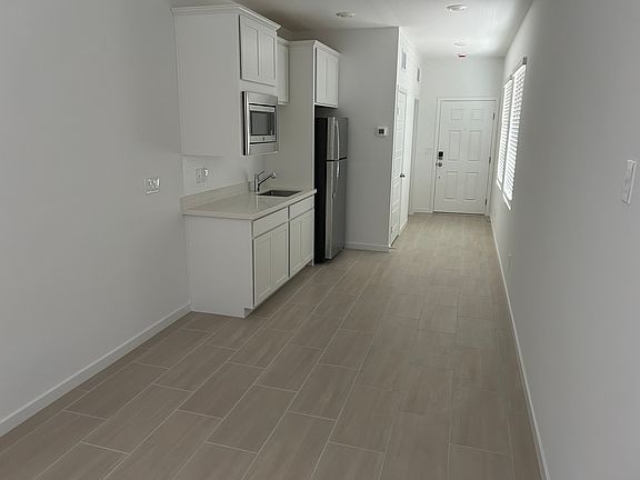 5th image of 4390 Peressini St
