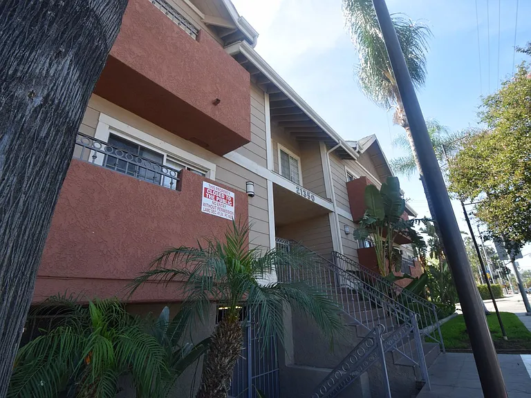 21350 — Photo 1