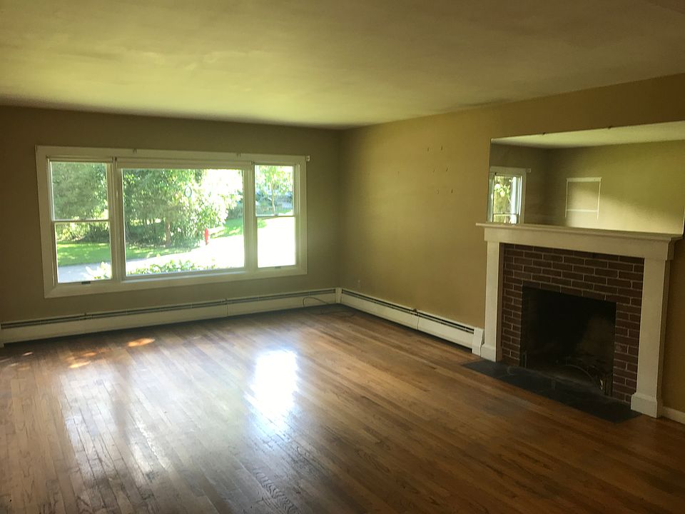 2nd image of 8 Craigie St