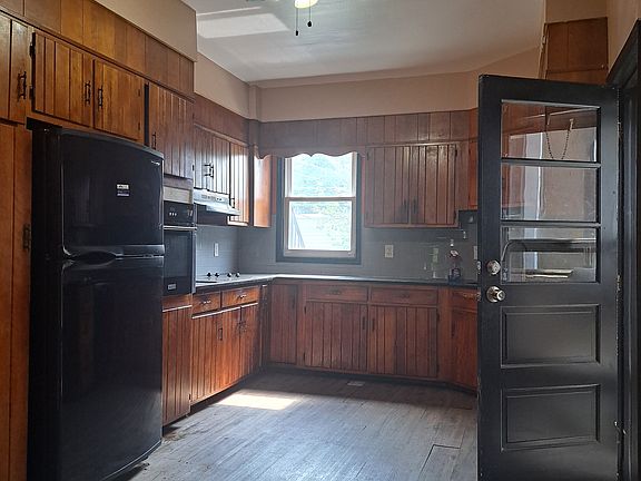 4th image of 222 N 16th St