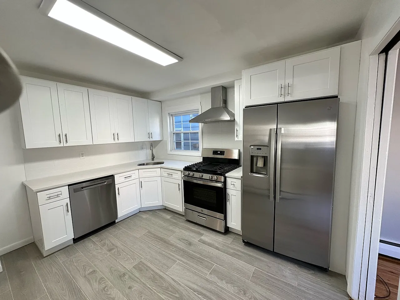 3 bed, 1200 sqft, $2,395 — Photo 2