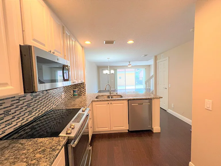 3368 Greenway Dr — Photo 9