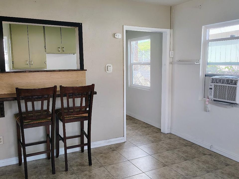 2nd image of 1656 Garden Dr