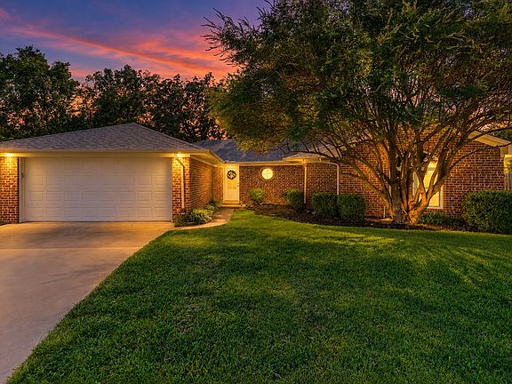 3rd image of 44 Haven Cir
