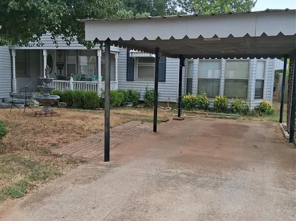 1223 W Oregon Ave, Chickasha, OK 73018