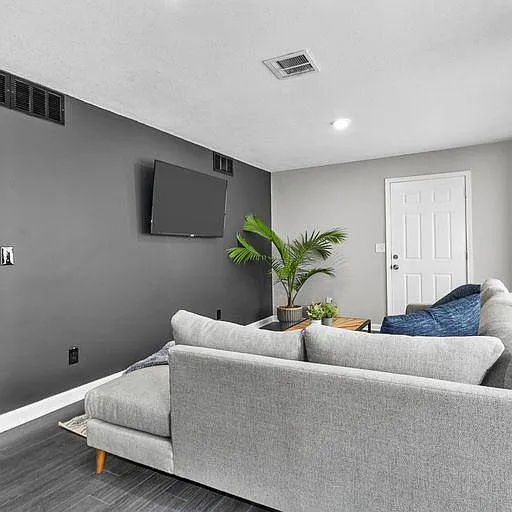 4 bed, 1440 sqft, $5,000 — Photo 2