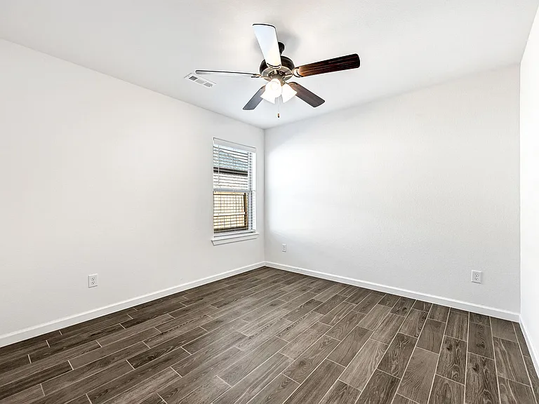 266 S Coventry Ave — Photo 21