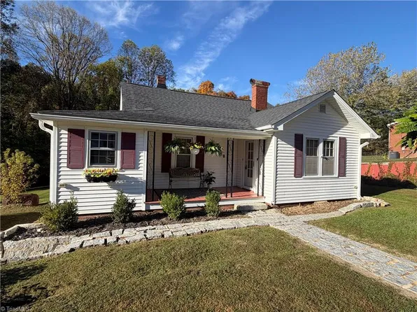 1214 Linville Rd, Mount Airy, NC 27030