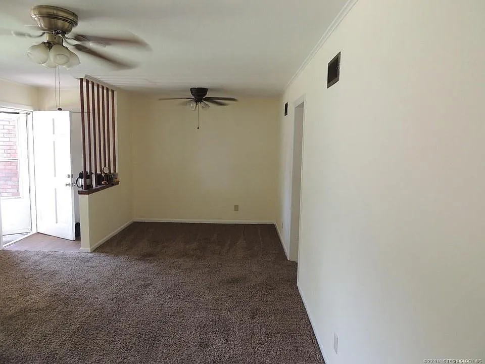 3 bed, 936 sqft, $1,295 — Photo 2