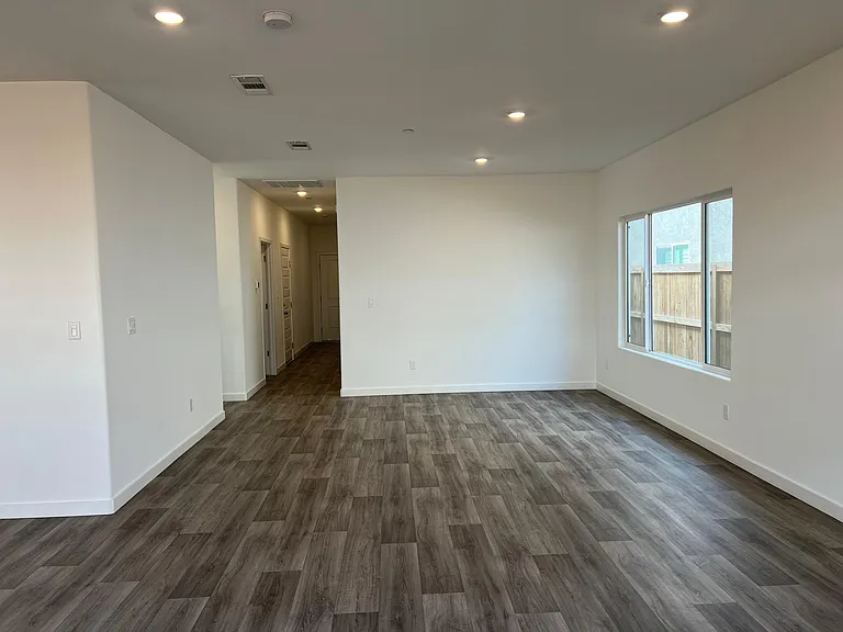 9634 Maple Terrace Ln — Photo 4