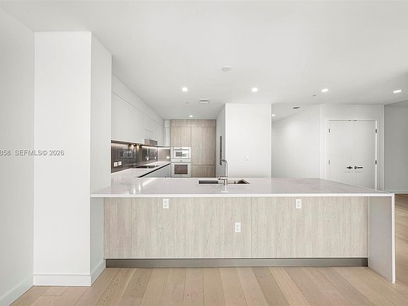 4th image of 9221 E Bay Harbor Dr #810