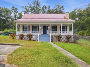 562 Maurice Dr, Swainsboro, GA 30401