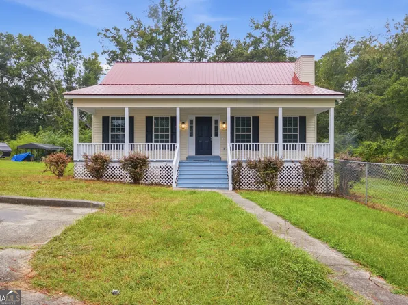 562 Maurice Dr, Swainsboro, GA 30401