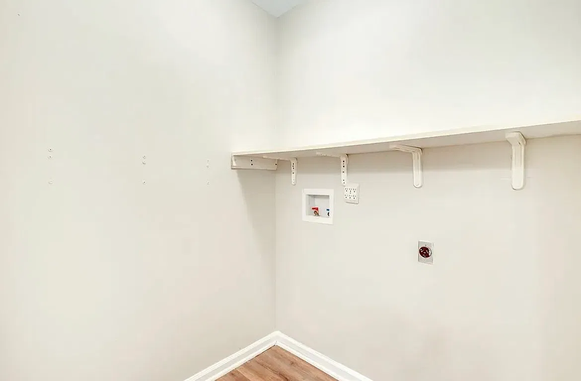 3 bed, 1284 sqft, $1,800 — Photo 1