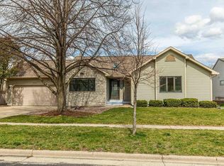 7010 Spring Hill Dr, Middleton, WI 53562