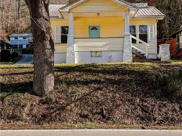 1371 Hanging Rock Hwy, Stollings, WV 25646