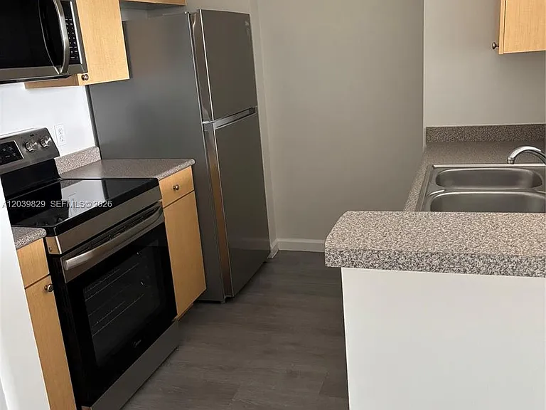1919 Van Buren St #707A — Photo 3