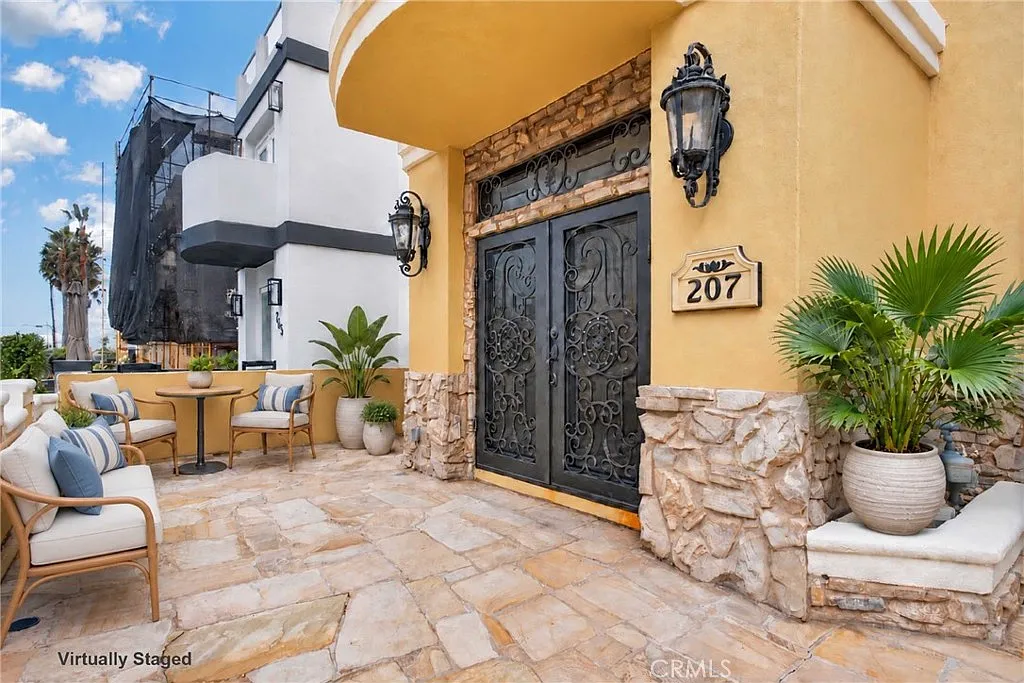 3 bed, 3.5 bath, 3495 sqft, $9,000 — Photo 1