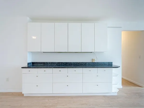 45 River Dr South image 13 of 49