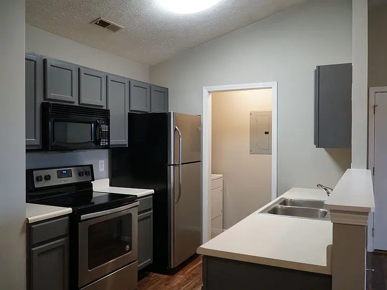80 Bridgewater Ct — Photo 6