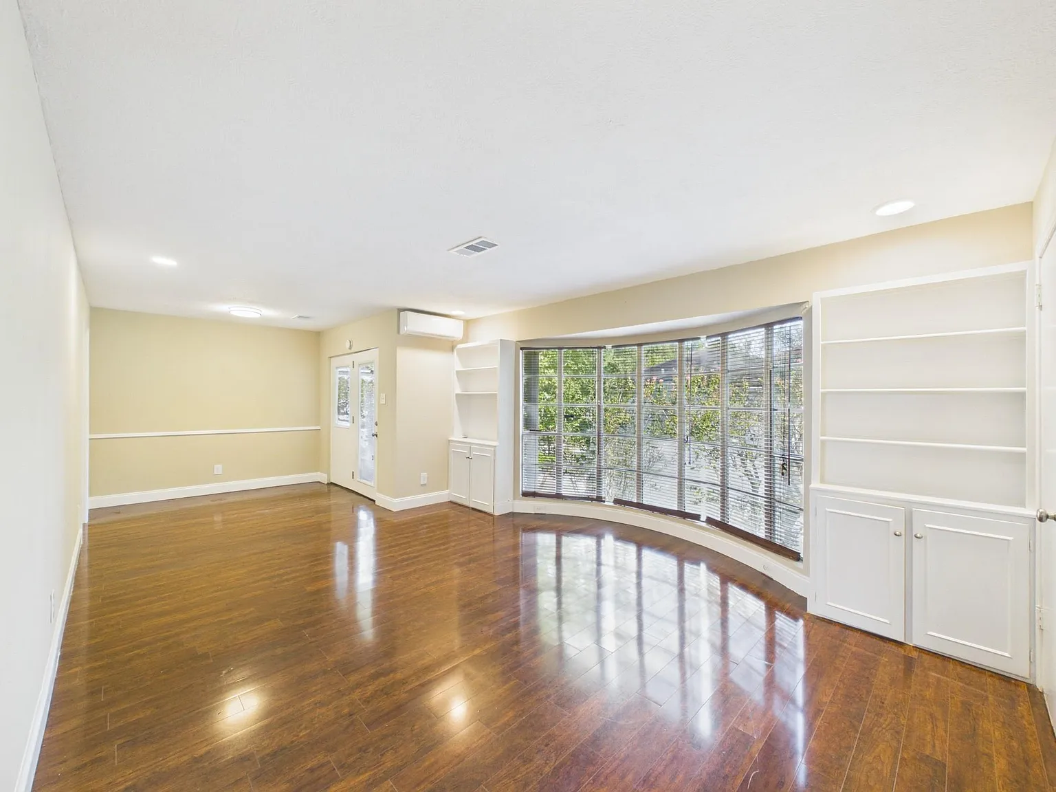1 bed, 1.0 bath, 720 sqft, $1,250 — Photo 1