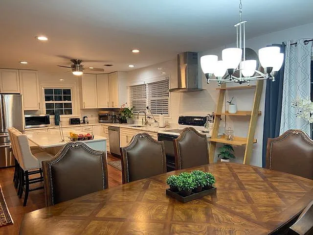 dinning - 2190 Hunter Mill Rd