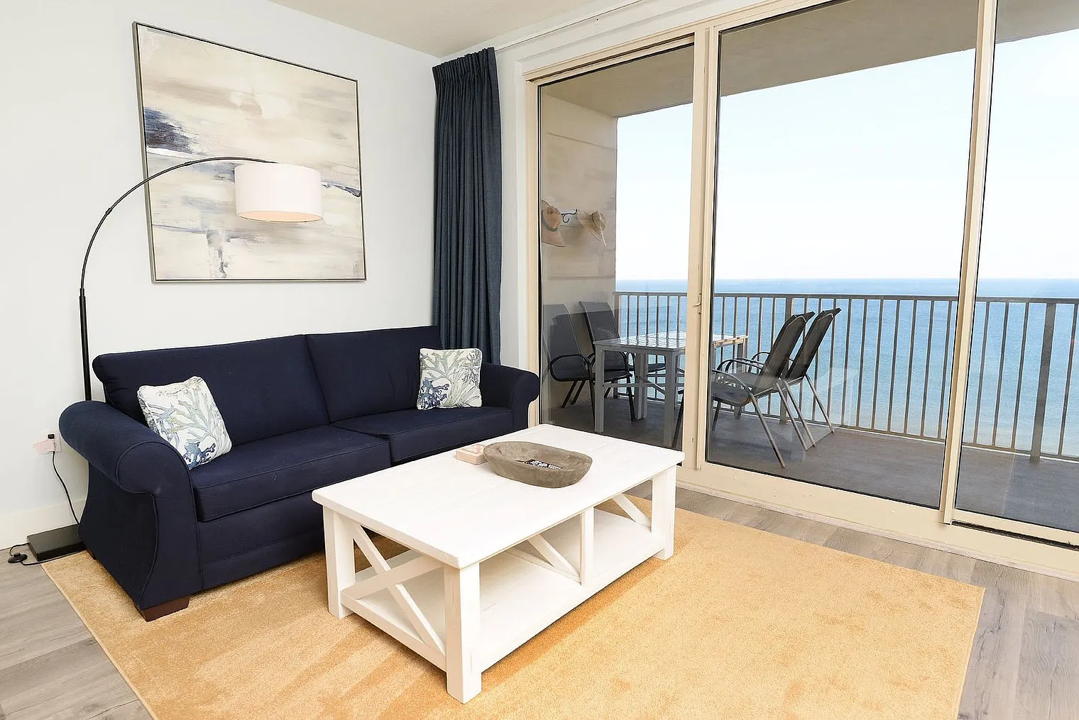 2 bed, 2.0 bath, 1097 sqft, $4,510 — Photo 4