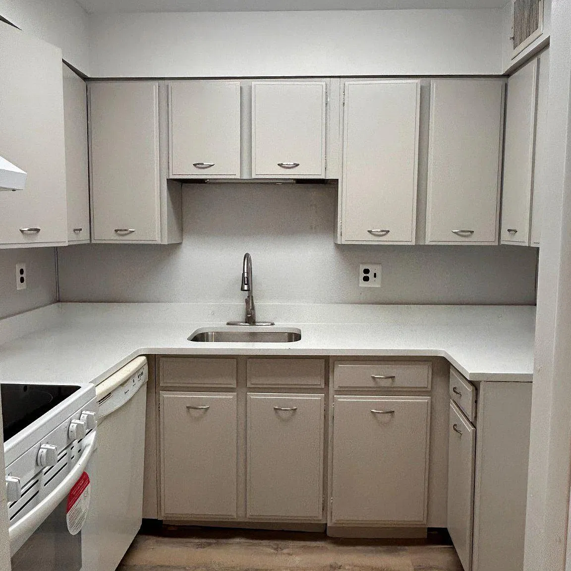 2 bed, 1.0 bath, 27094 sqft, $1,750 — Photo 3