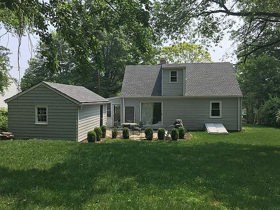 Private back yard with patio