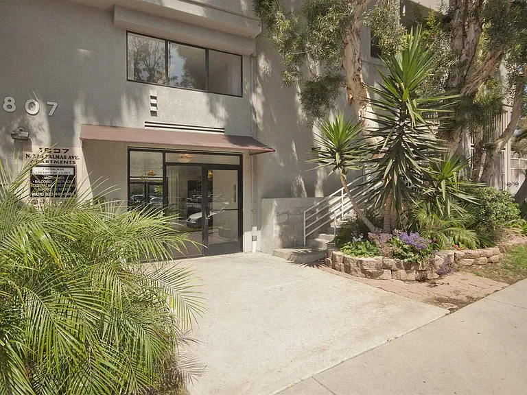 Franklin Place — Photo 40